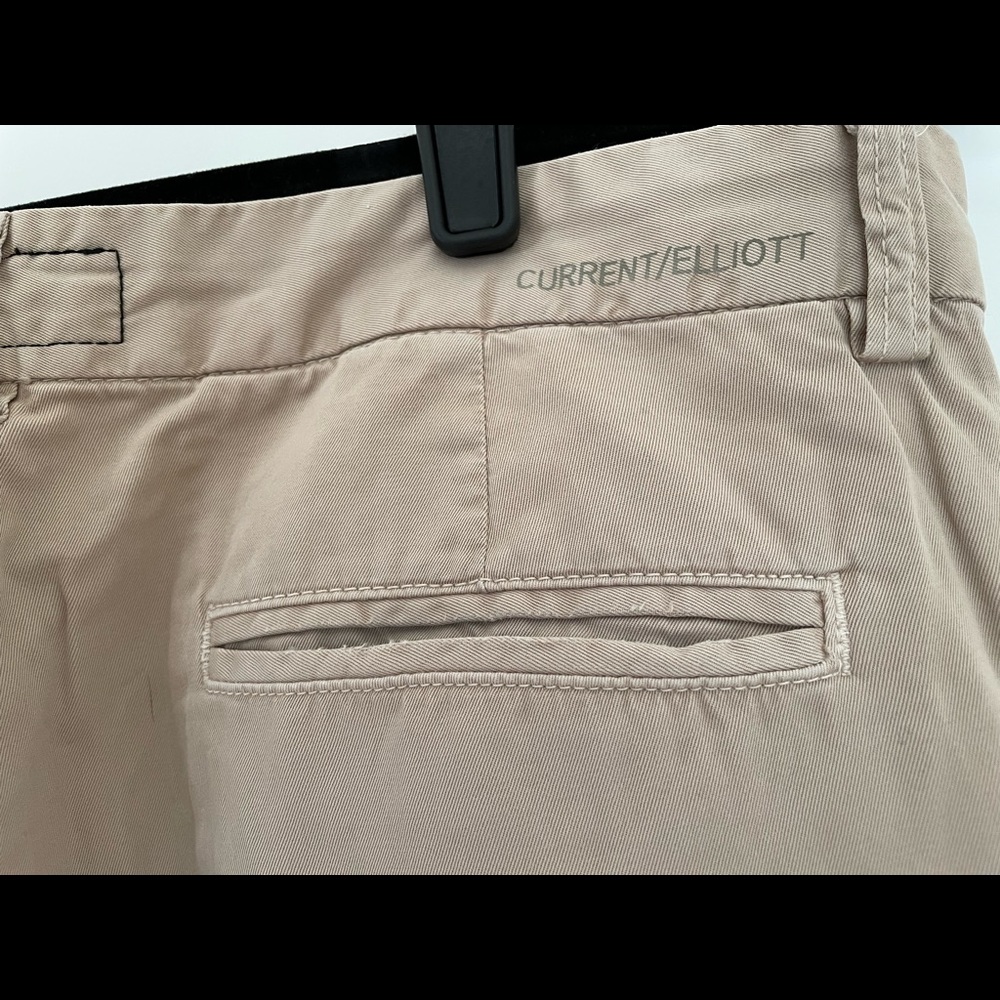 Light beige Current Elliot pants.  100% cotton. Size 28. Pockets front and back